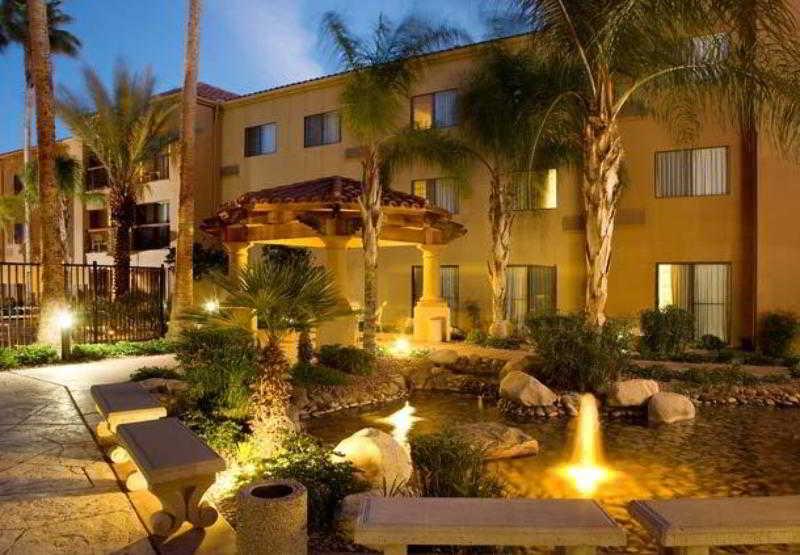 Отель Courtyard By Marriott Tucson Williams Centre Экстерьер фото