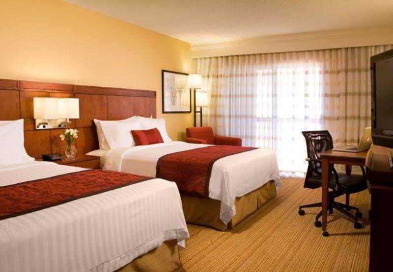 Отель Courtyard By Marriott Tucson Williams Centre Экстерьер фото