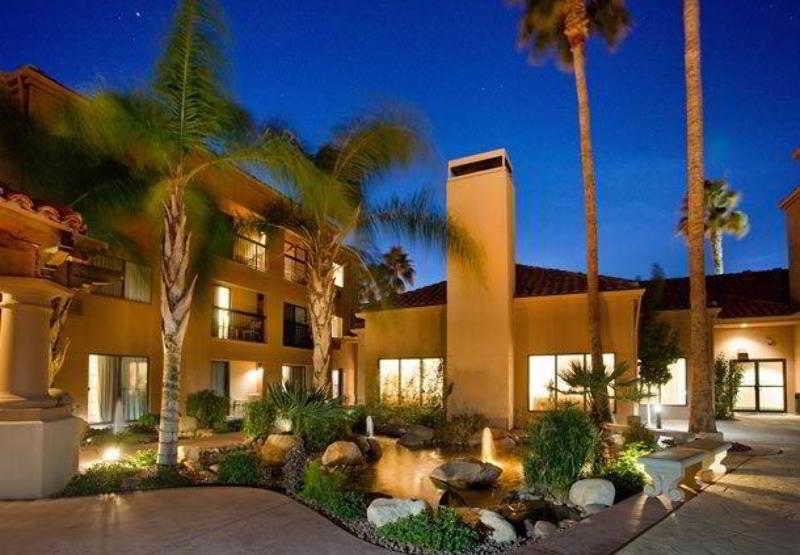 Отель Courtyard By Marriott Tucson Williams Centre Экстерьер фото