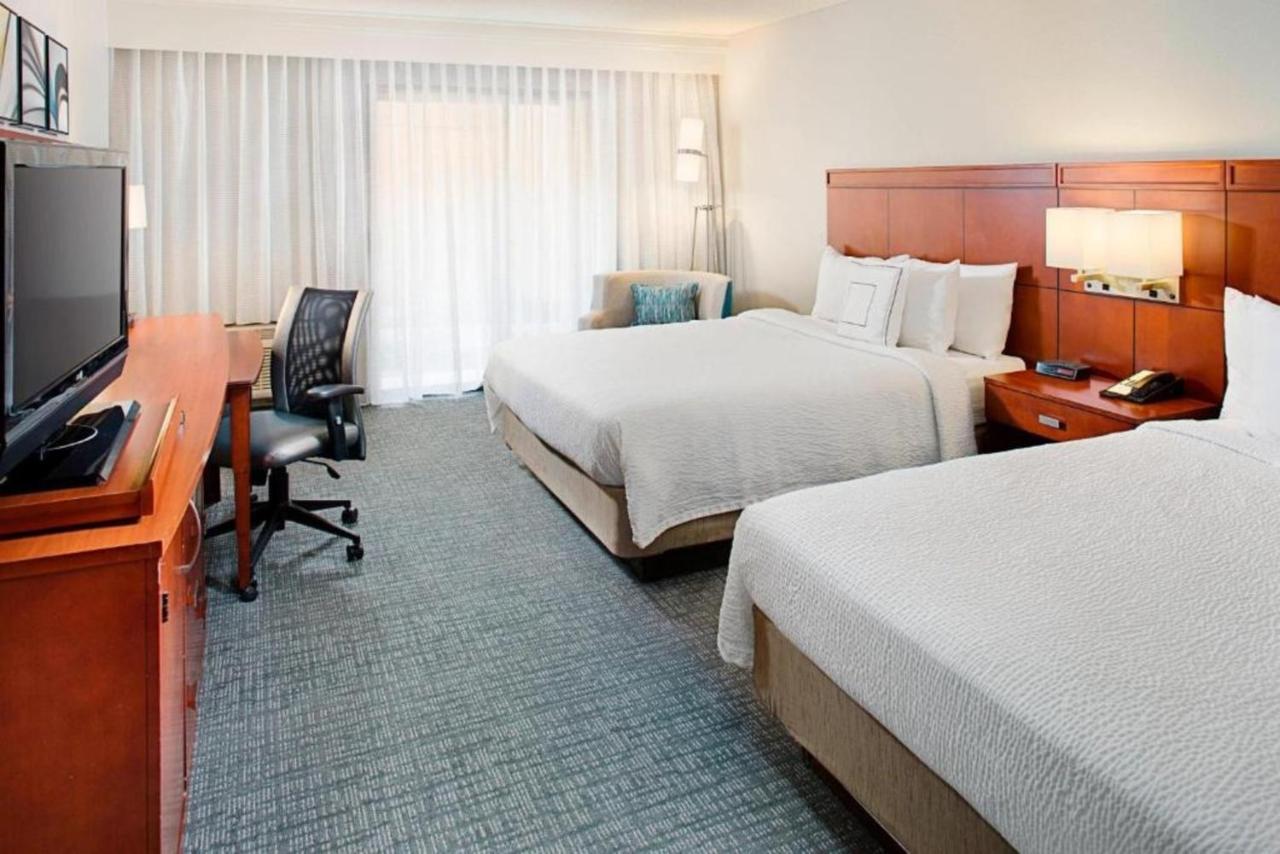 Отель Courtyard By Marriott Tucson Williams Centre Экстерьер фото