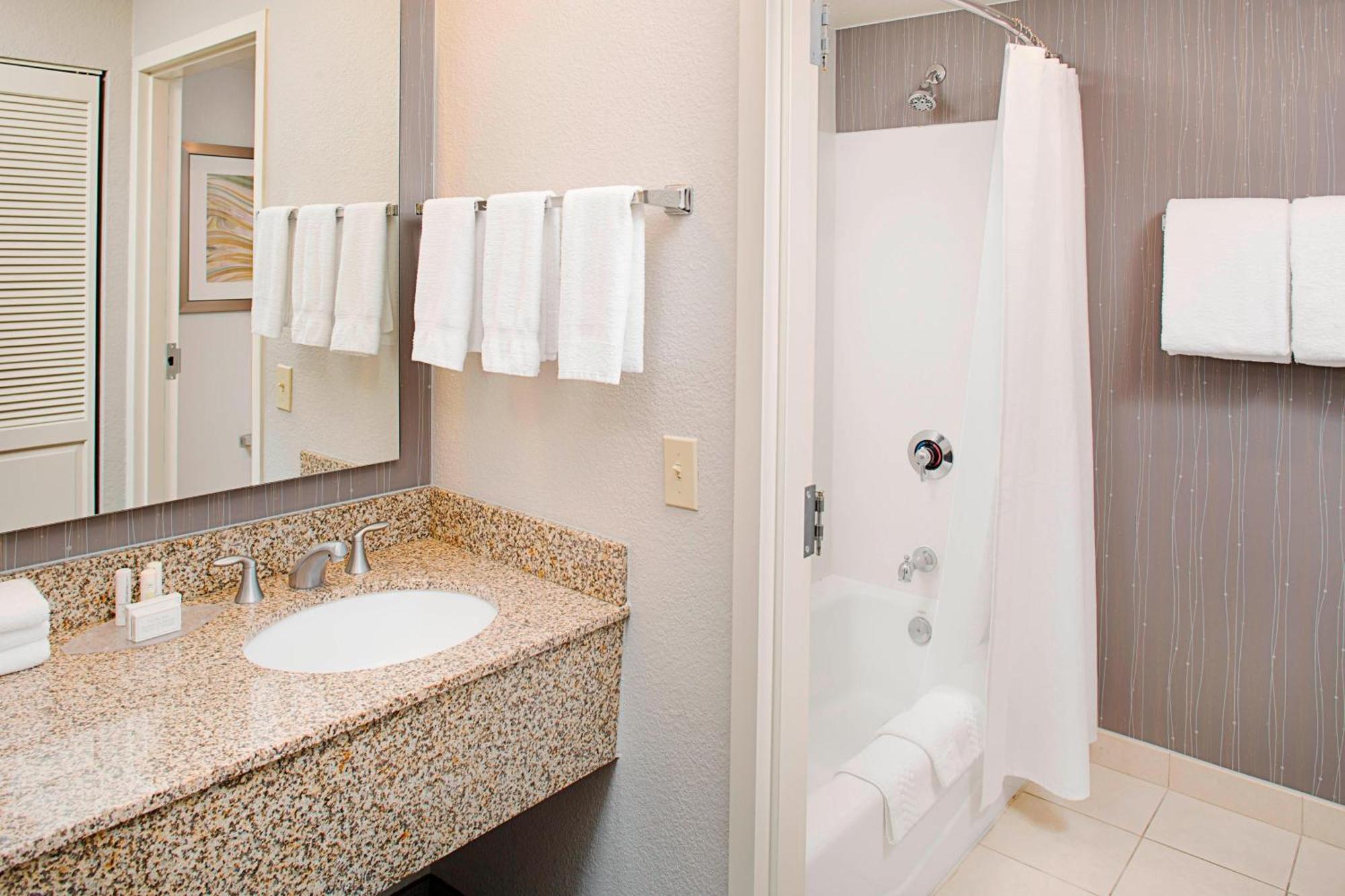 Отель Courtyard By Marriott Tucson Williams Centre Экстерьер фото