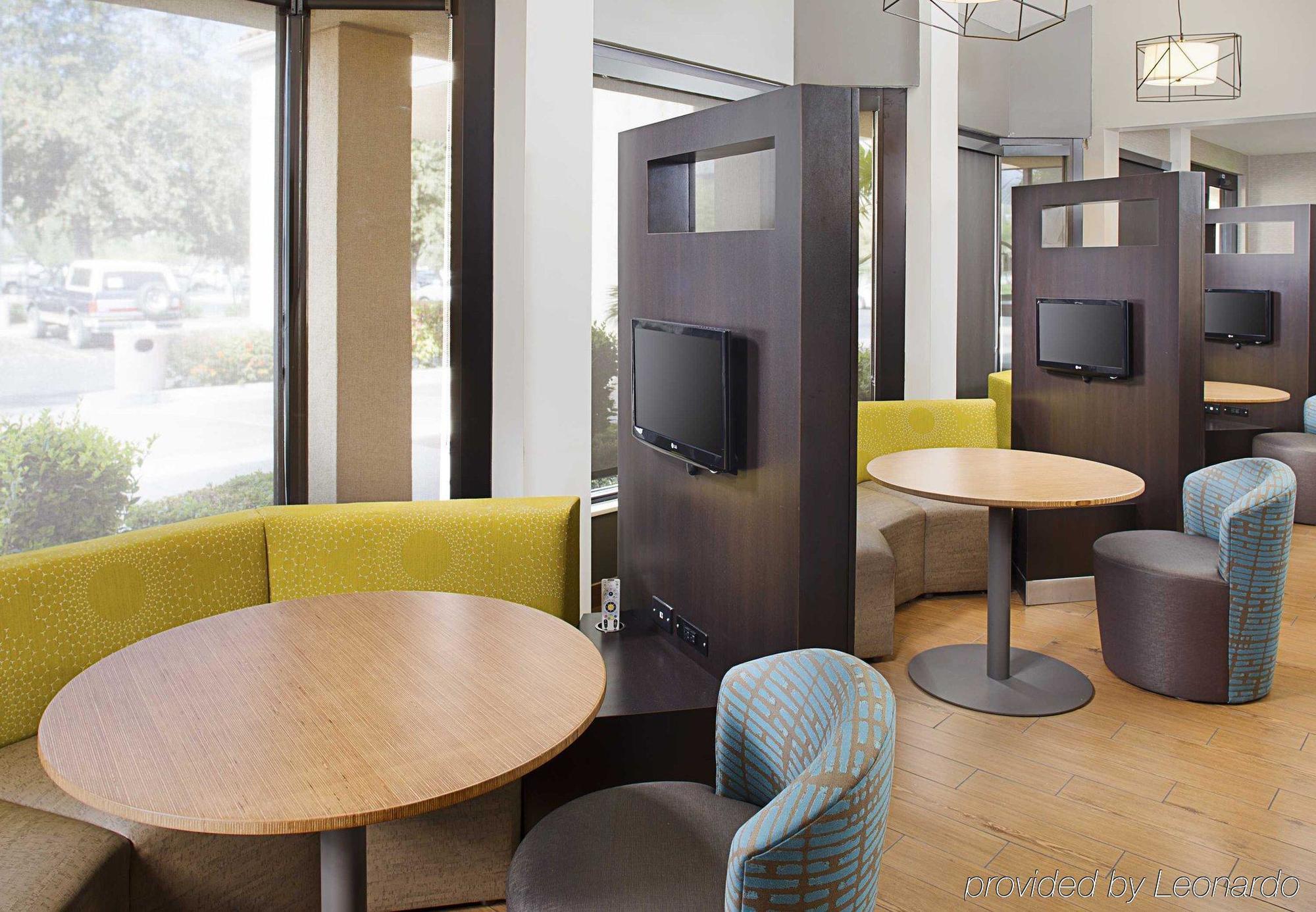 Отель Courtyard By Marriott Tucson Williams Centre Экстерьер фото