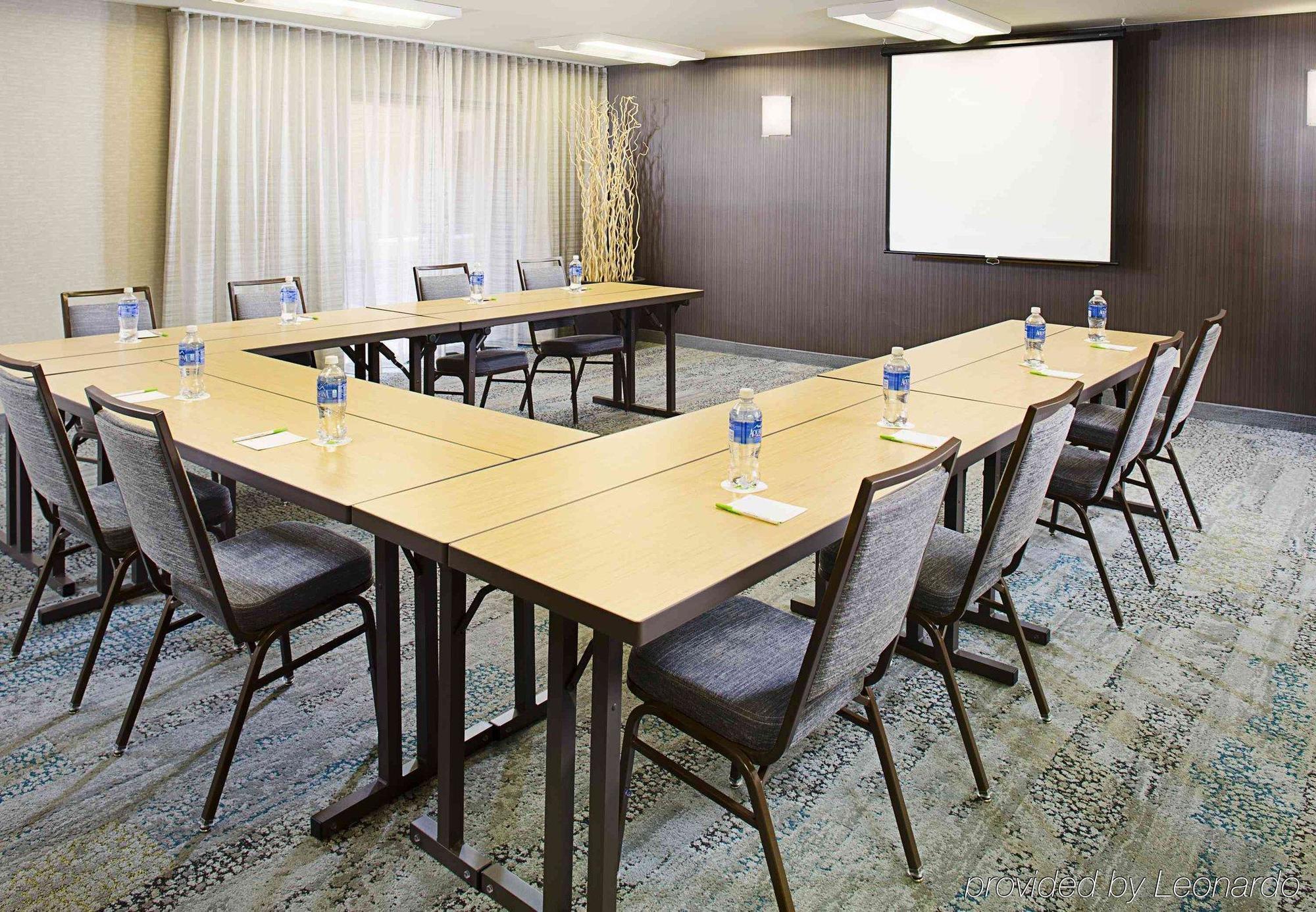 Отель Courtyard By Marriott Tucson Williams Centre Экстерьер фото