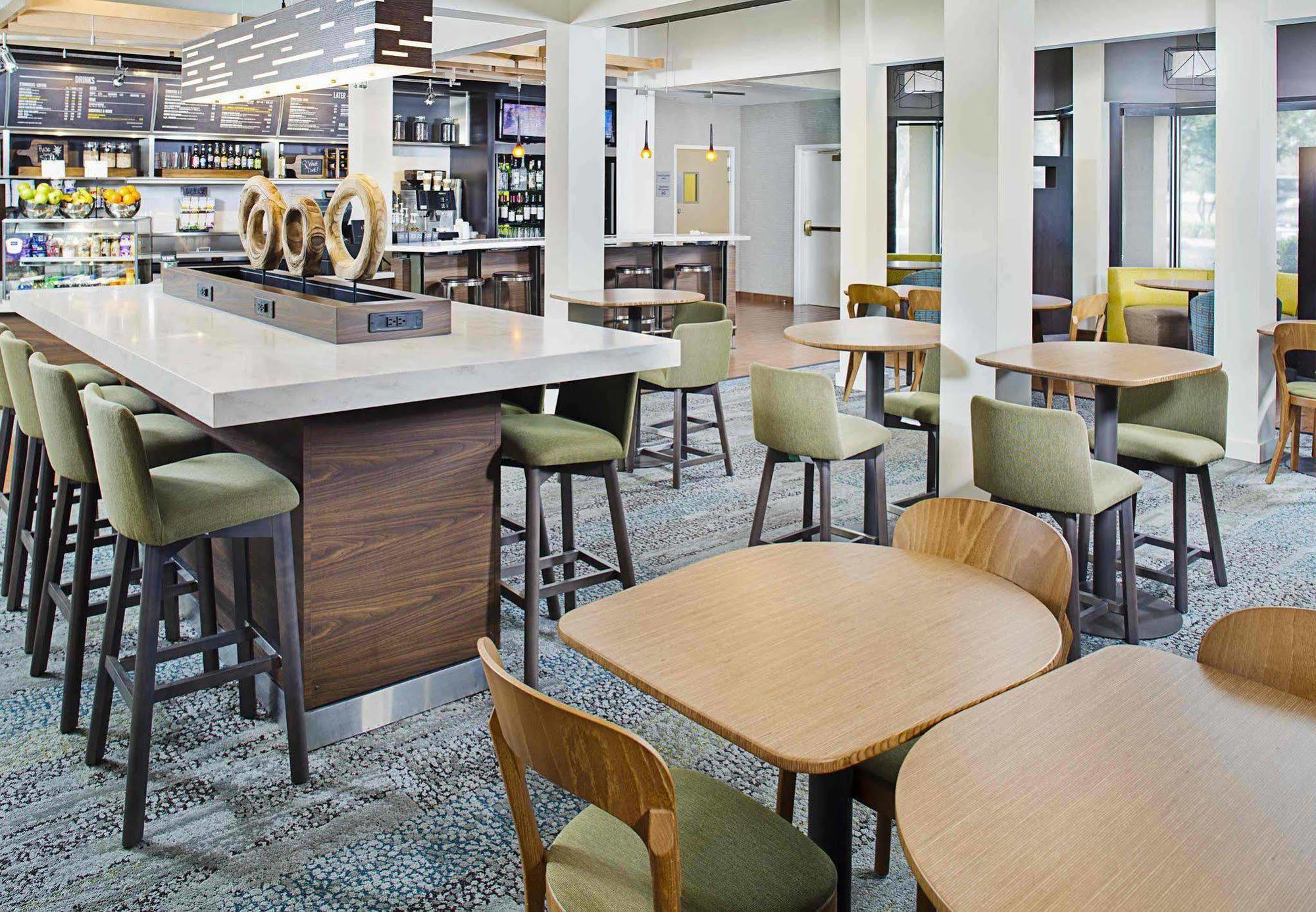 Отель Courtyard By Marriott Tucson Williams Centre Экстерьер фото