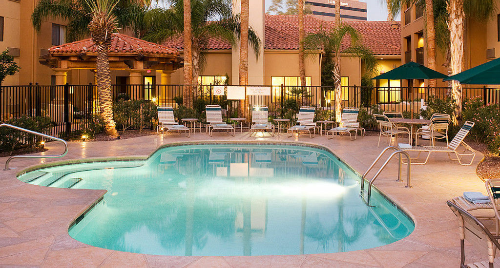 Отель Courtyard By Marriott Tucson Williams Centre Экстерьер фото